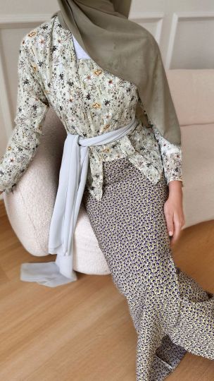 ROSELLE KEBAYA IN SURI AZALEA