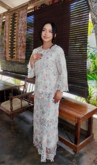 Lurea Kurung Luxe