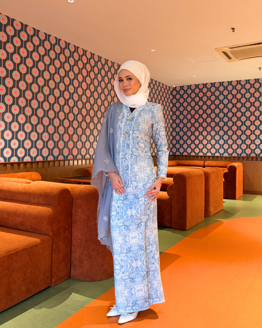 Jasmin in Ash Blue