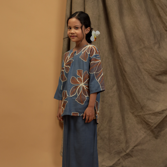 Kurung Rimbun Randia (Biru Denim)