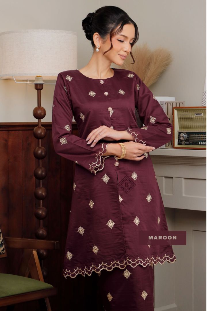 AURELIE MAROON