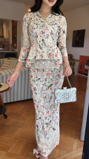 NELISSA BLINK PEPLUM KEBAYA IN AYLA'S GLOW