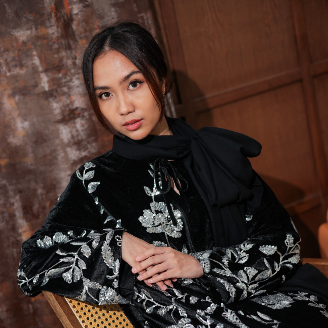 Birai Ratu Velvet Dress (Black) - Image 5