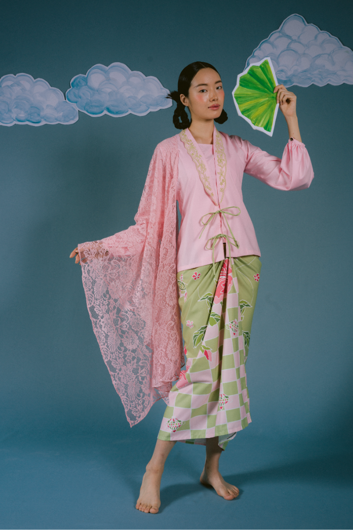 MANIS KEBAYA TOP IN SOFT PINK