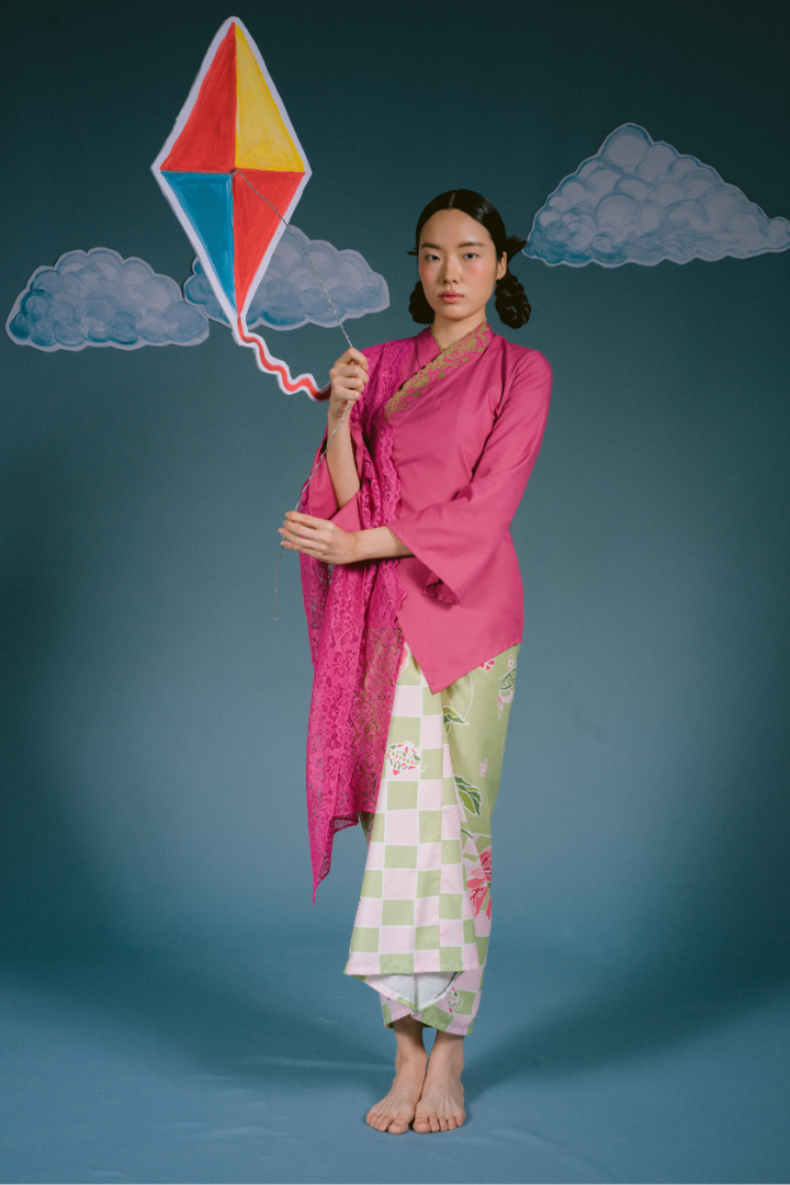 INDAH KEBAYA TOP IN MAGENTA