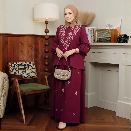 ARALIA MAROON