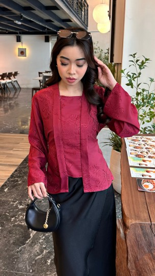 EMMA KEBAYA BLOUSE IN DEAR SCARLET