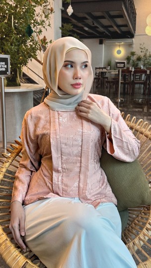 EMMA KEBAYA BLOUSE IN DEAR CANDY