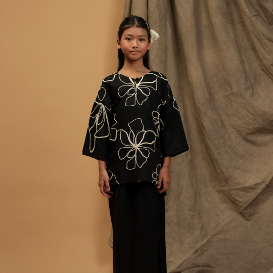 Kurung Rimbun Randia (Hitam Cemani)
