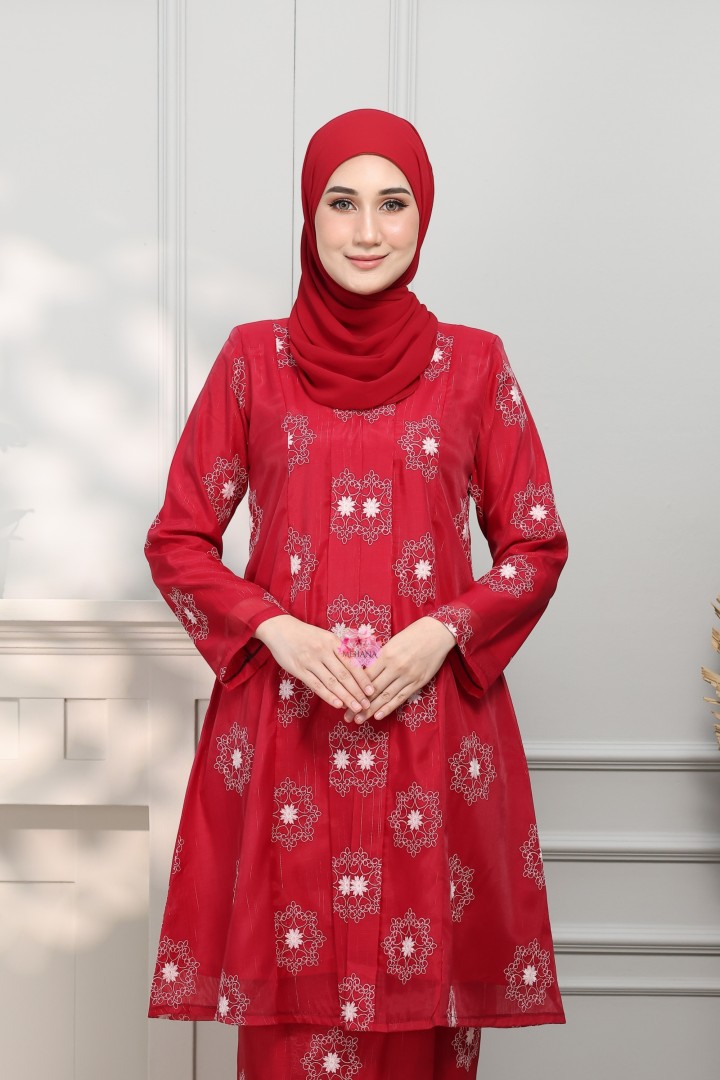 QAYLA KEBARUNG RUBY RED