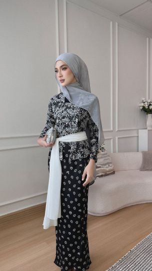 ROSELLE KEBAYA IN SURI PURNAMA