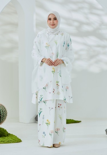 Daisy Kurung (White)