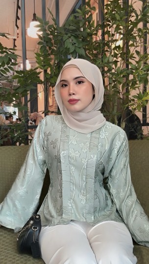 EMMA KEBAYA BLOUSE IN DEAR MINTY