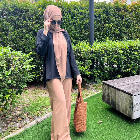 ELARA BLACK