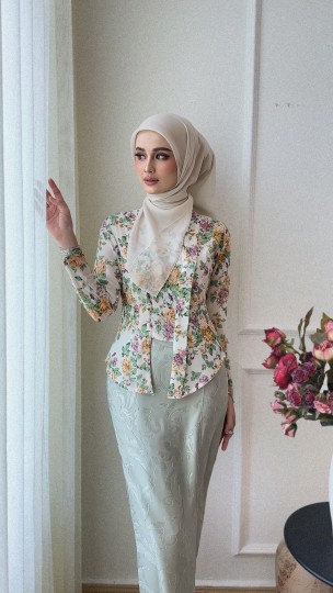 ROSELLE KEBAYA IN SERI MAWAR