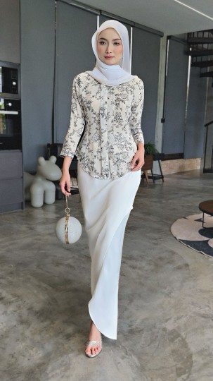 STELLA MINI KEBAYA IN ELEGANT LADY