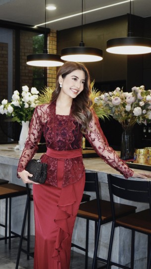 MARIA LACE PEARL KEBAYA IN KIRANA