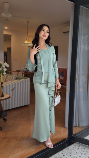 DINDA KEBAYA IN HEAVENLY SAPPHIRE