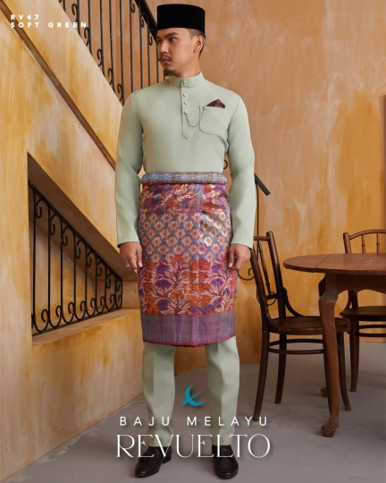 Baju Melayu Revuelto in Soft Green