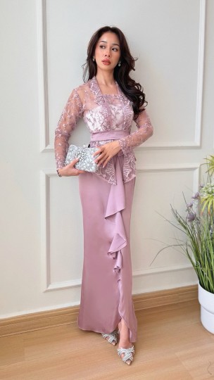 MARIA LACE PEARL KEBAYA IN DAHLIA