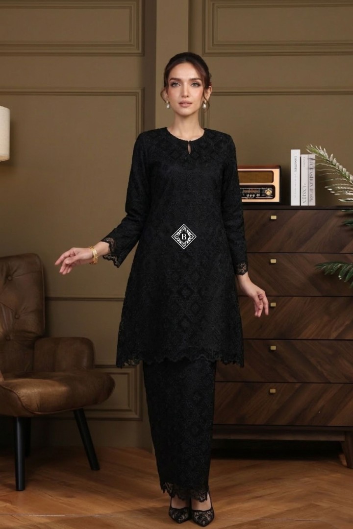 VIVIENNE BLACK - Image 4