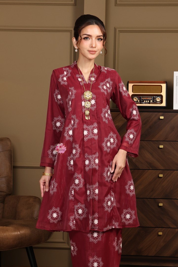 QAYLA KEBARUNG MAROON