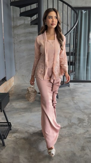 DINDA KEBAYA IN HEAVENLY HONEY