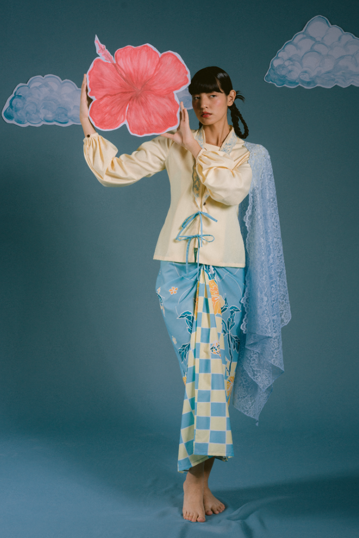 MANIS KEBAYA TOP IN SOFT YELLOW