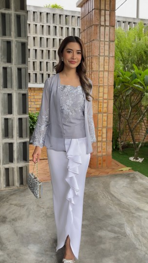 CASSANDRA RUFFLE SET IN GLACIER SILVER
