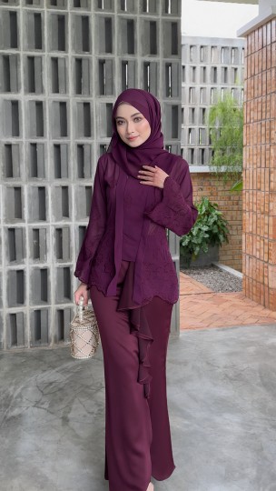 DINDA KEBAYA IN HEAVENLY BLACKBERRY