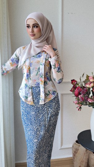 ROSELLE KEBAYA IN SURI QASEH