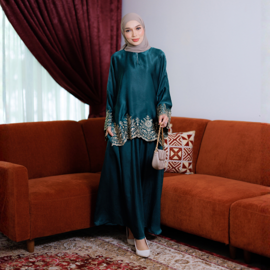 AURELLIA EMERALD LUXE