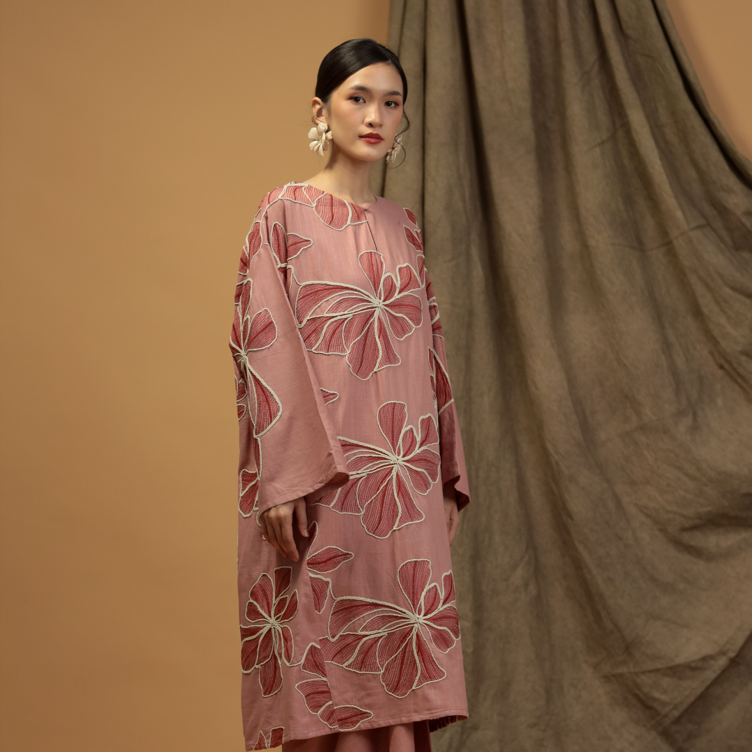 Kurung Rimbun Randia (Merah Samar) - Image 2