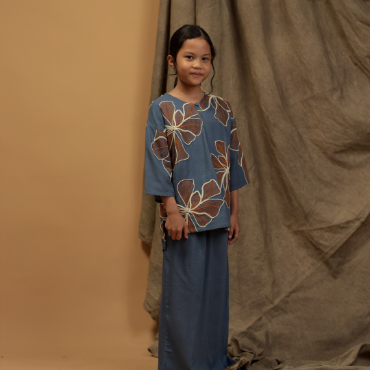 Kurung Rimbun Randia (Biru Denim)