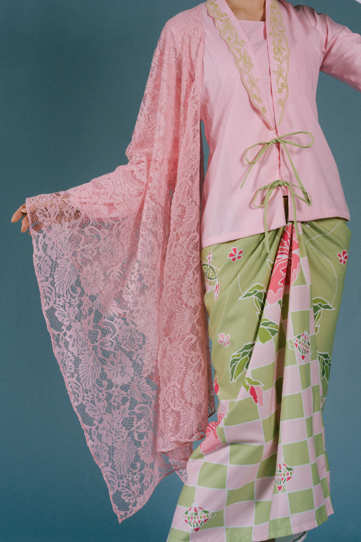 MEMORIA SELENDANG IN LIGHT PINK