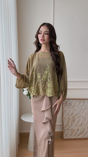 CARMELLA BATWING KURUNG IN DREAMY LIME