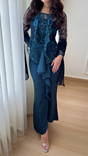 MARIA LACE PEARL KEBAYA IN JASMINE