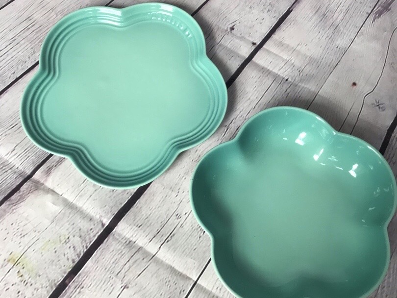 Le Creuset Flower Plate and Dish Set in Cool Mint