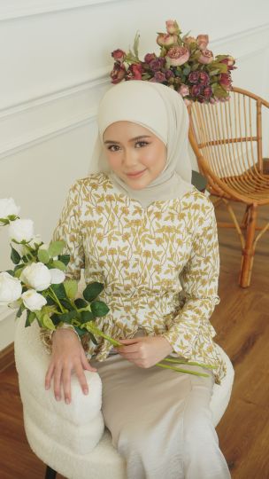 LUNARA PEPLUM SET IN KELLY BLOOM
