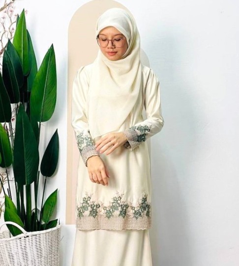 Kurung Anissa - Cream
