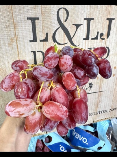 AUSTRALIA RED GLOBE GRAPES