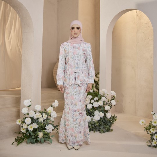 Aurora Kebaya Pink