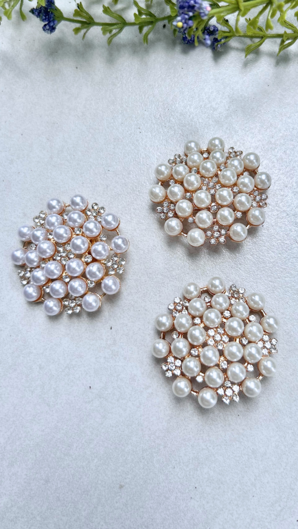 Exclusive Pearly Brooch