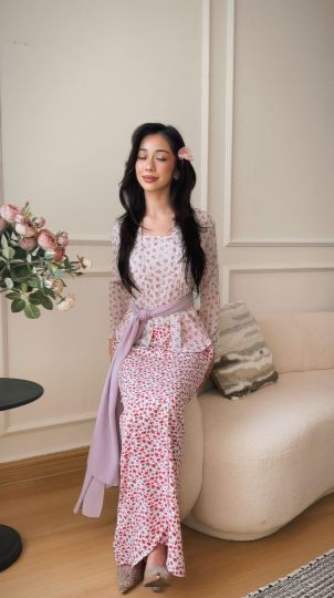 ROSELLE KEBAYA IN SURI DELIMA