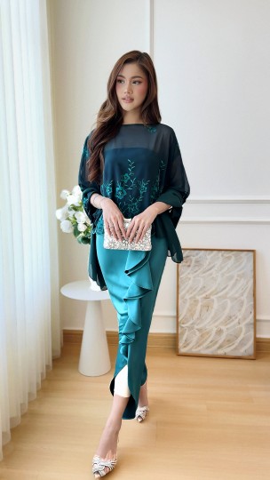 CARMELLA BATWING KURUNG IN DREAMY EMERALD