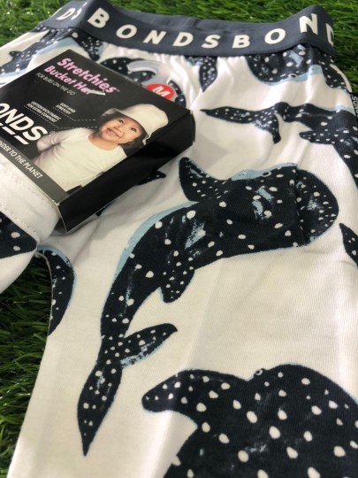 Bonds Dancing Whale Shark Dark Gray Base White Legging and Bucket Hat Set