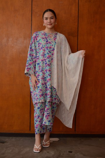 Kurung Inez in Azure Bloom