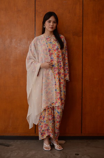 Kurung Inez in Summer Meadow
