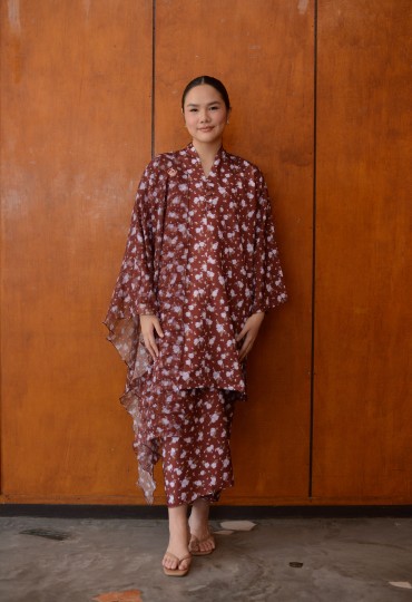 Liora Kebaya in Rosewood