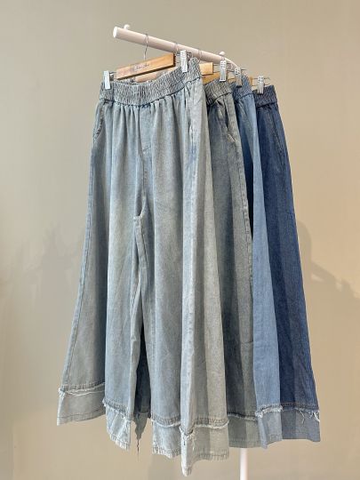 Frayed Hem Wide-Leg Jeans